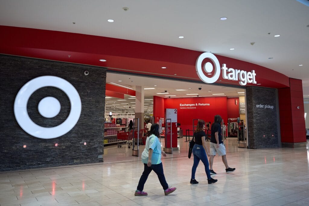 Target, uno de los gigantes del retail en EE UU, empeora resultados y reconoce “importantes obstáculos” por los aranceles