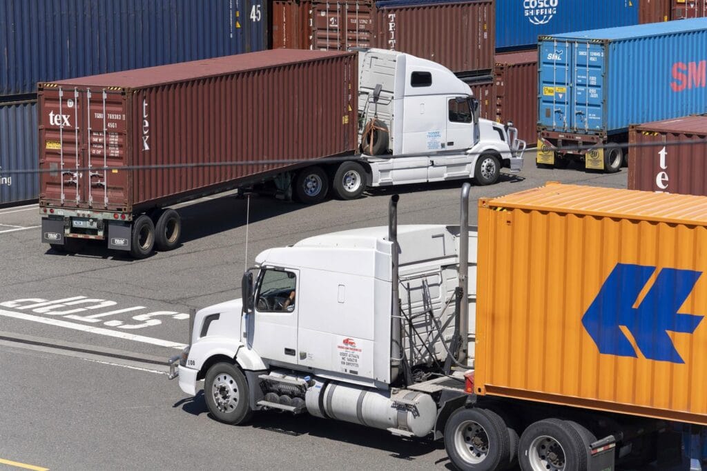 EEUU paraliza la expedición de permisos de trabajo para camioneros extranjeros