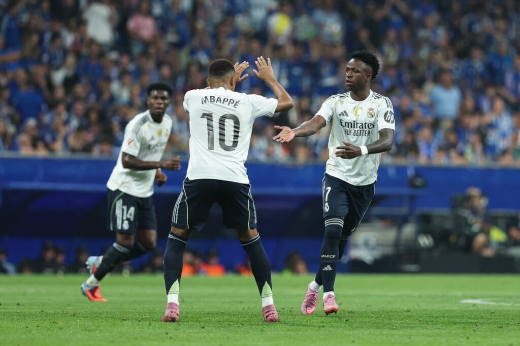 Dos goles de Mbappé y otro de Vinicius dan la victoria al Madrid en Oviedo