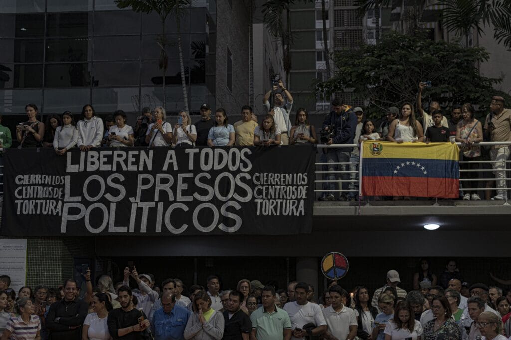 El Gobierno de Venezuela libera a 13 presos políticos