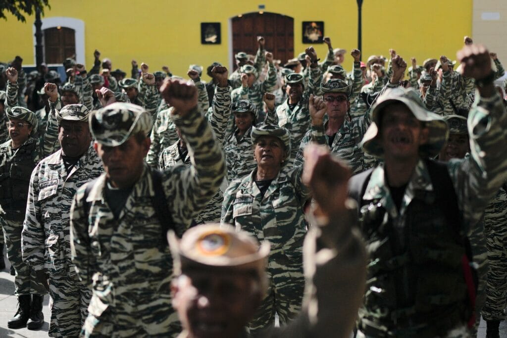 Venezuela refuerza su presencia militar en la frontera con Colombia