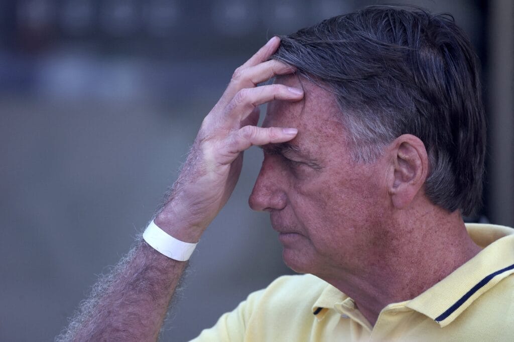 El juez ordena a la policía reforzar la vigilancia a Bolsonaro para evitar una fuga