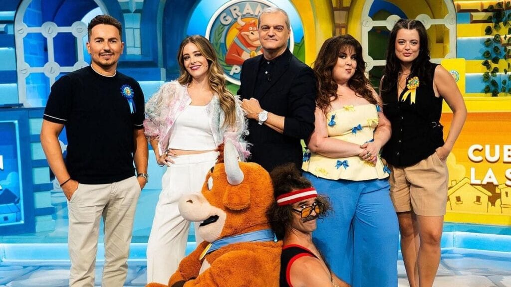 Los presentadores y padrinos de la final del 'Grand Prix 2025'.