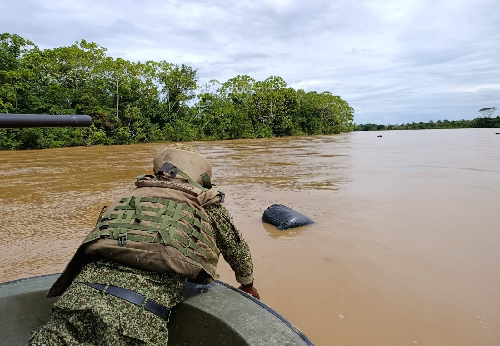 De acuerdo con la institución, la emergencia se presentó cuando la embarcación tipo remesero de nombre “La Quesera”, que cubría la ruta Cartagena del Chairá – Remolinos del Caguán - crédito Armada