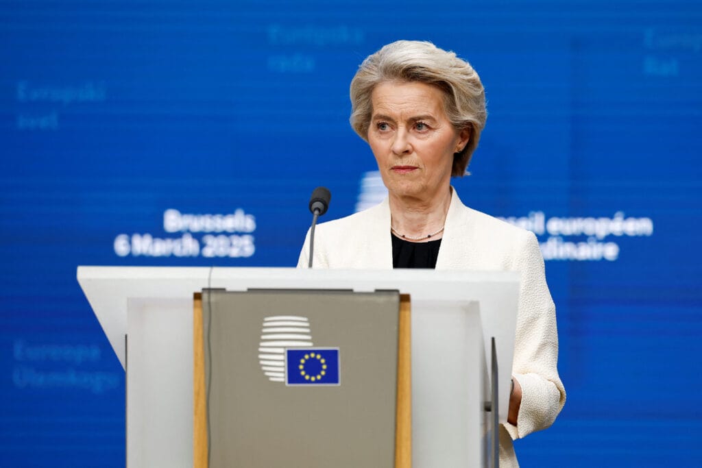 La UE presenta un plan de defensa de hasta 800 000 millones de euros y tilda a Putin de “depredador” en gira por fronteras orientales