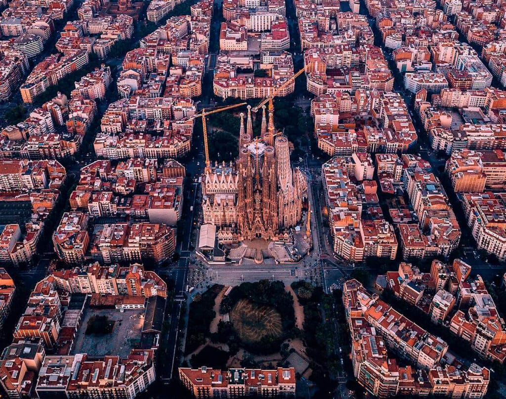 España registra 55,5 millones de turistas hasta julio y 76.074 M€ de gasto, según el INE