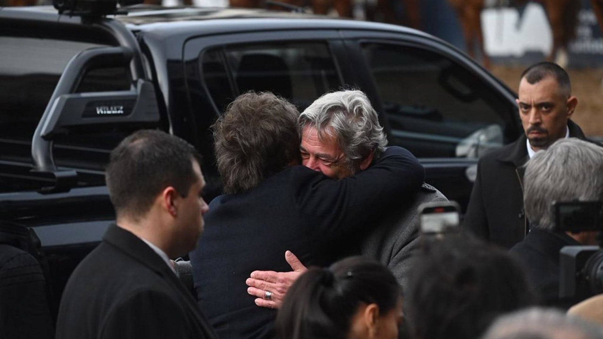 Pino saluda a Milei momentos antes de la inauguración de Exposición de Rural de Palermo de este año