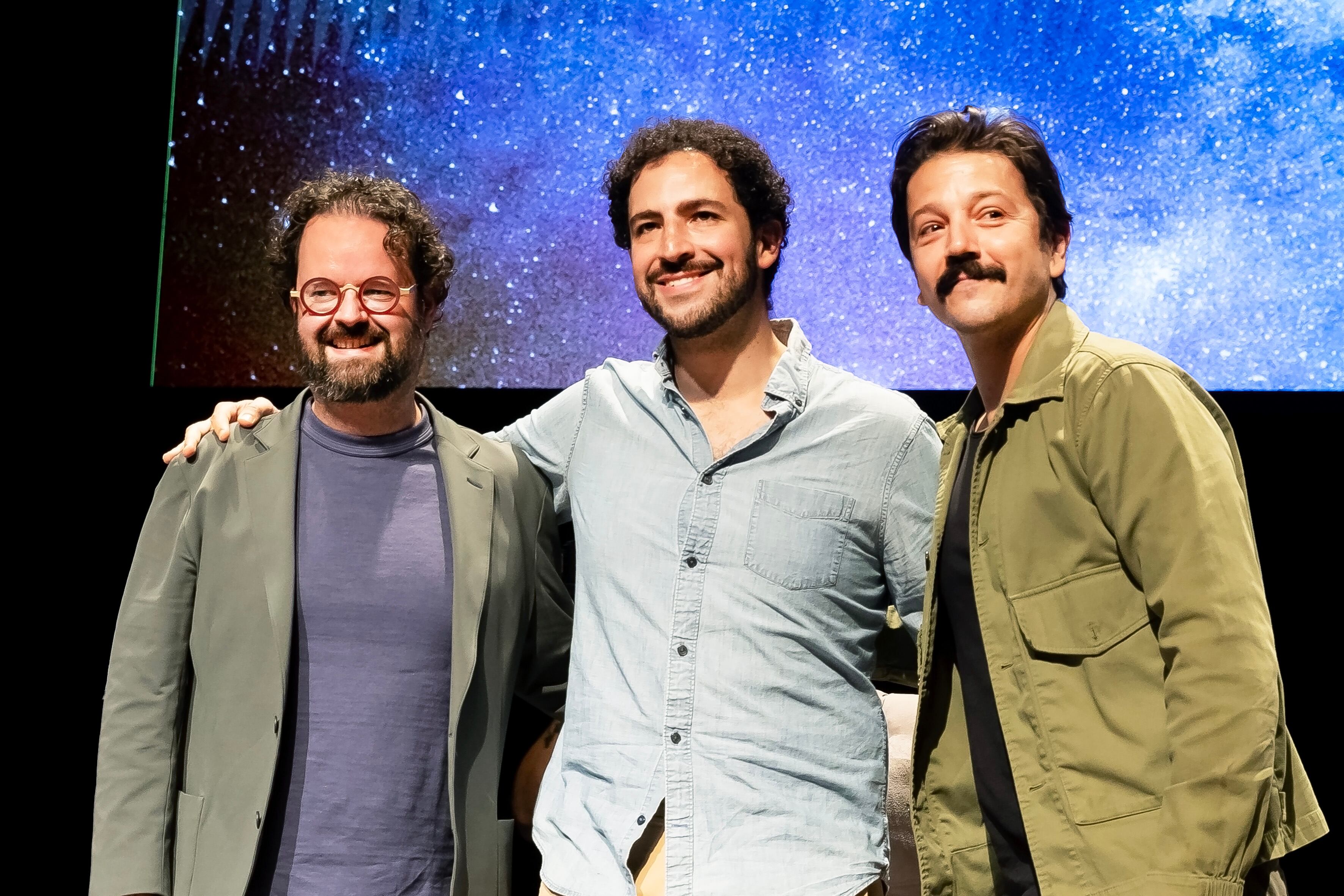 Javier Lafuente, Diego del Río y Diego Luna durante en la ciudad de Santiago de Querétaro, este domingo.
