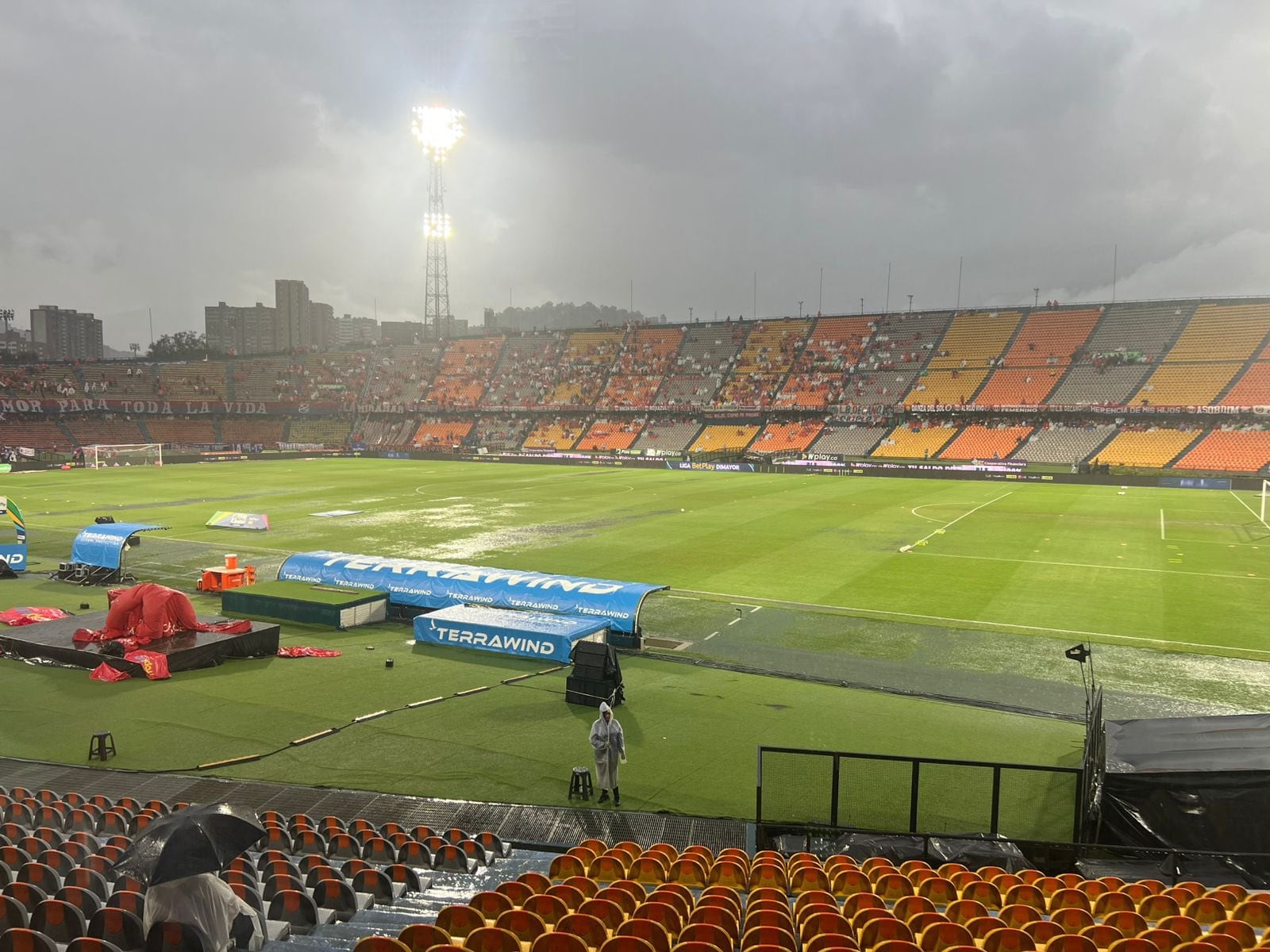 Así está la cancha del estadio Atanasio Girardot de Medellín- crédito @wbeimarlodice/X