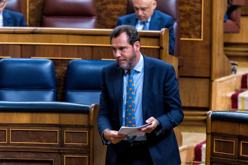 El ministro de Transportes y Movilidad Sostenible, Óscar Puente, durante su intervención de este miércoles en el Congreso de los Diputados.