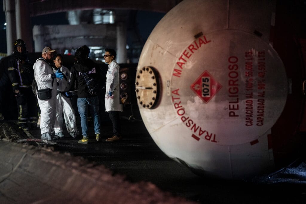 El Gobierno apunta al exceso de velocidad como posible causa de la explosión de la pipa que ha dejado al menos ocho muertos en el puente de la Concordia