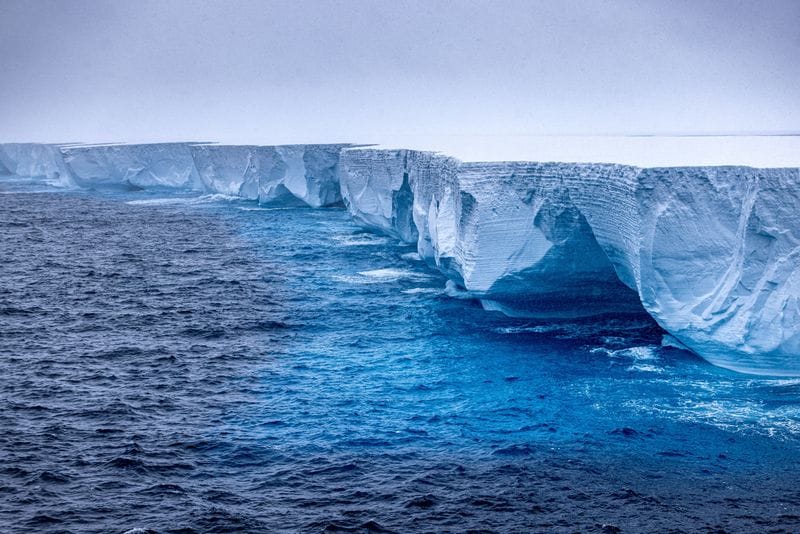 El Iceberg A23a, el Más Grande del Mundo, se Desintegra Rápidamente en el Atlántico Sur Tras Casi Cuatro Décadas