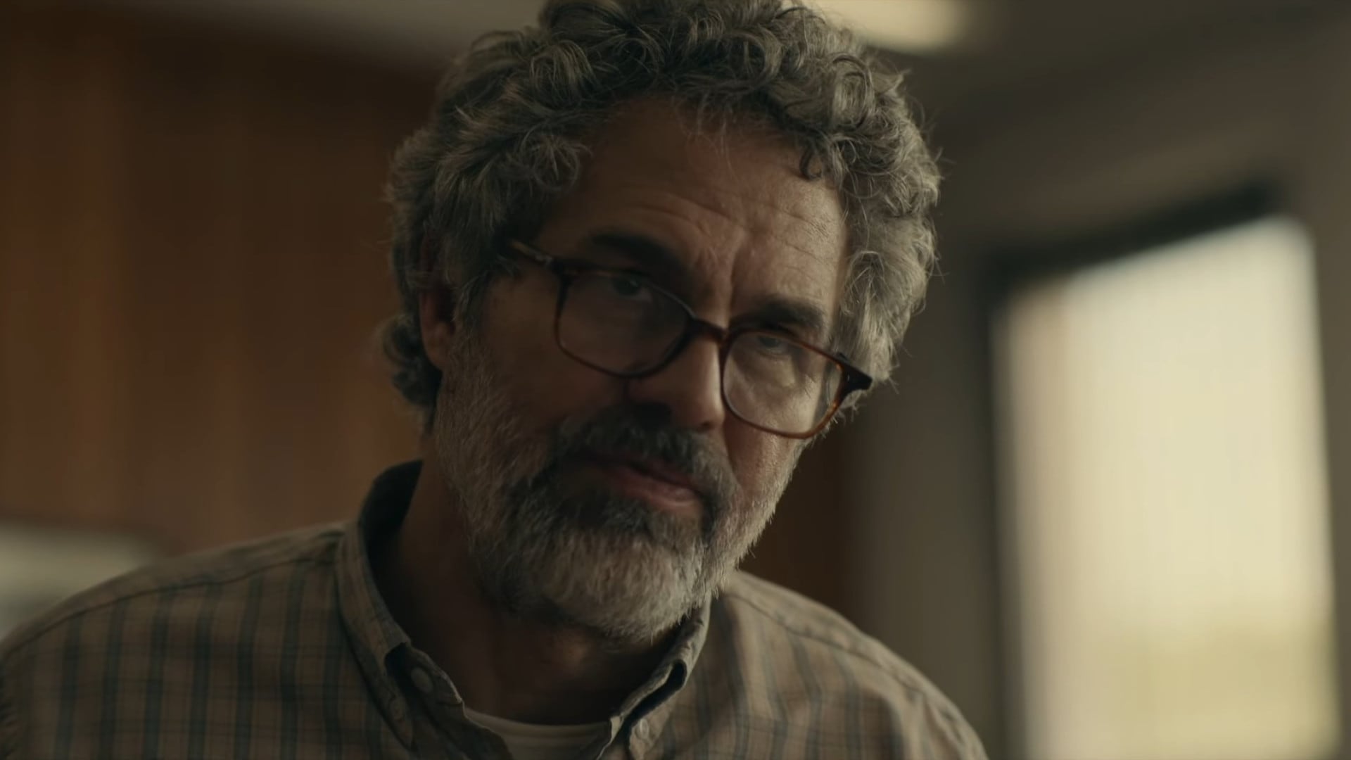 El drama policial explora las motivaciones profundas de quienes cruzan la línea entre la ley y el delito, según relata Ruffalo sobre su proceso actoral (HBO Max)