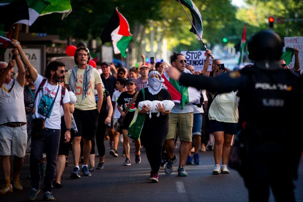 El delegado del Gobierno de Madrid responde a Ayuso: “No sé cómo se puede atrever a señalar que nadie alienta nada sin mirarse al espejo”