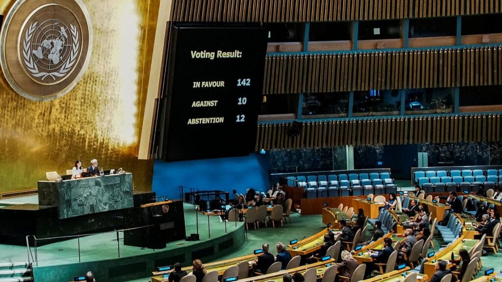 La ONU aprueba 142-10 la “Declaración de Nueva York” que traza un camino irreversible hacia la estatalidad palestina
