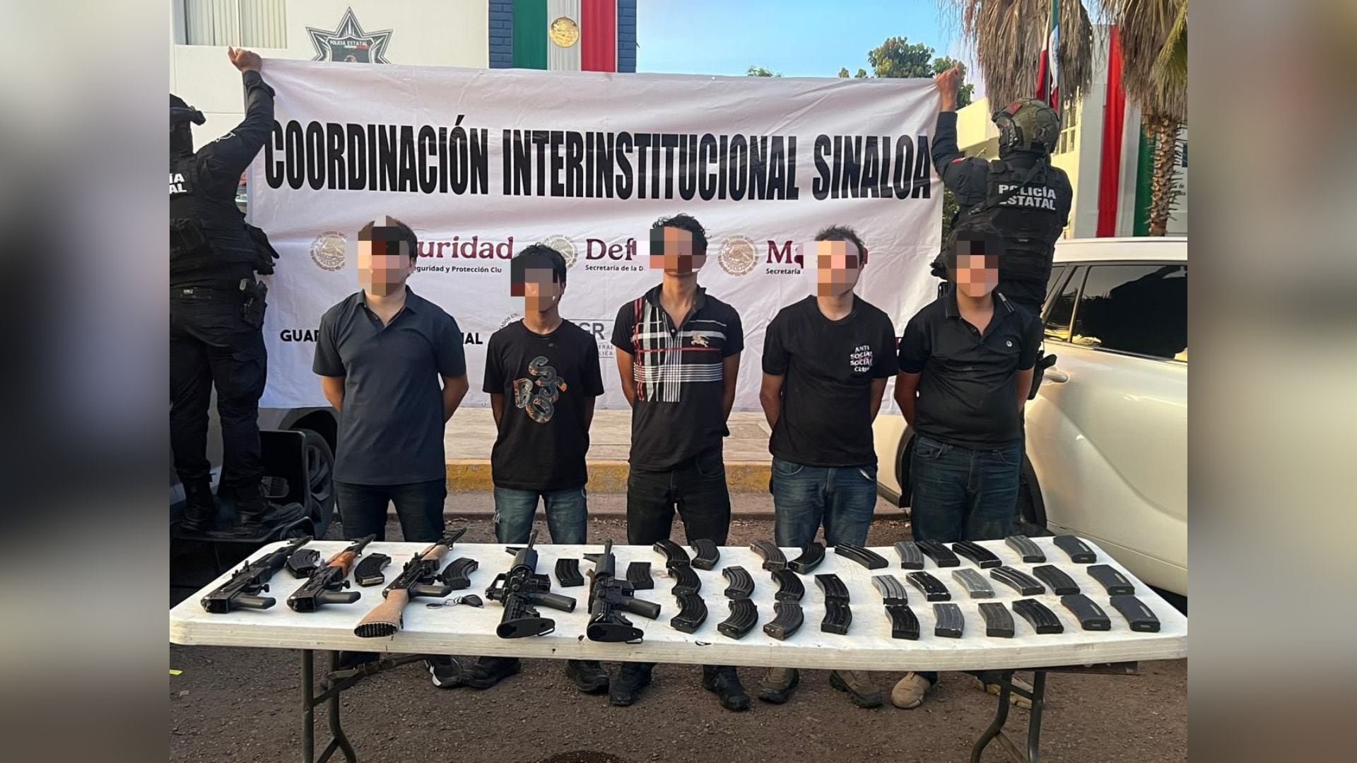 Armamento incautado. (FOTO: X:@sspsinaloa1)