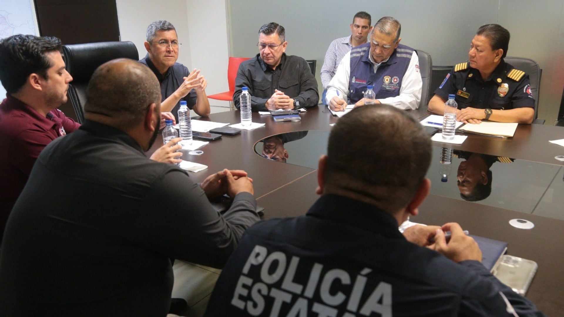 El secretario de Seguridad Pública de Sinaloa, Óscar Rentería Schazarino, instó a la ciudadanía a mantener la calma y confiar en las autoridades que desplegarán rutinas de vigilancia para salvaguardar a a ciudadanía. (FOTO: X:@sspsinaloa1)