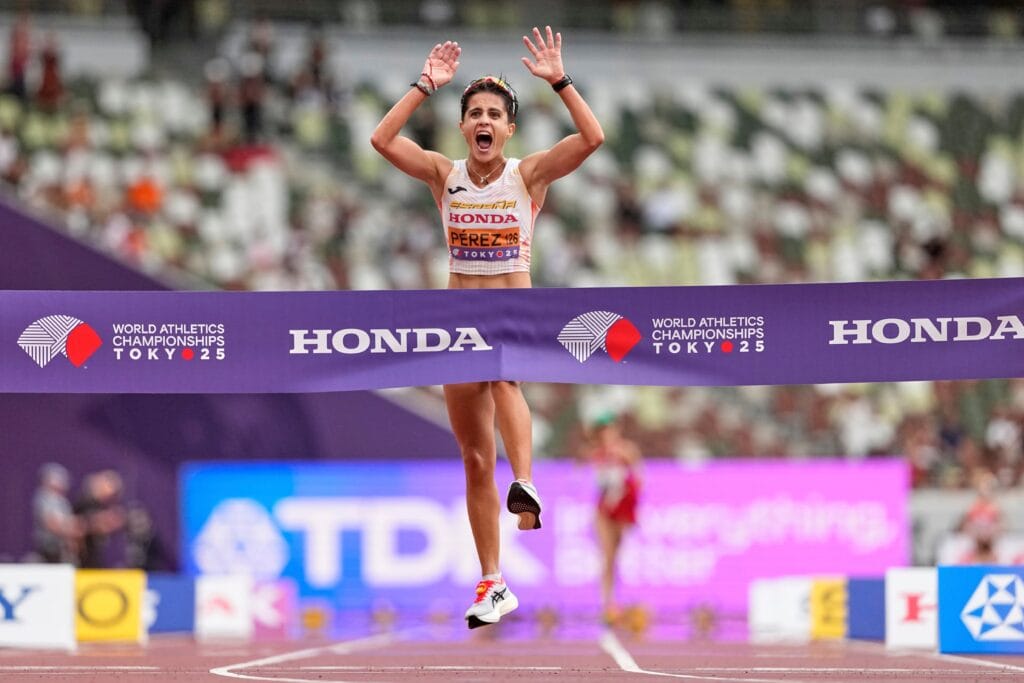 María Pérez resuelve el duelo con la mexicana Alegna González en el kilómetro 16 y logra el doblete en los 20 kilómetros marcha