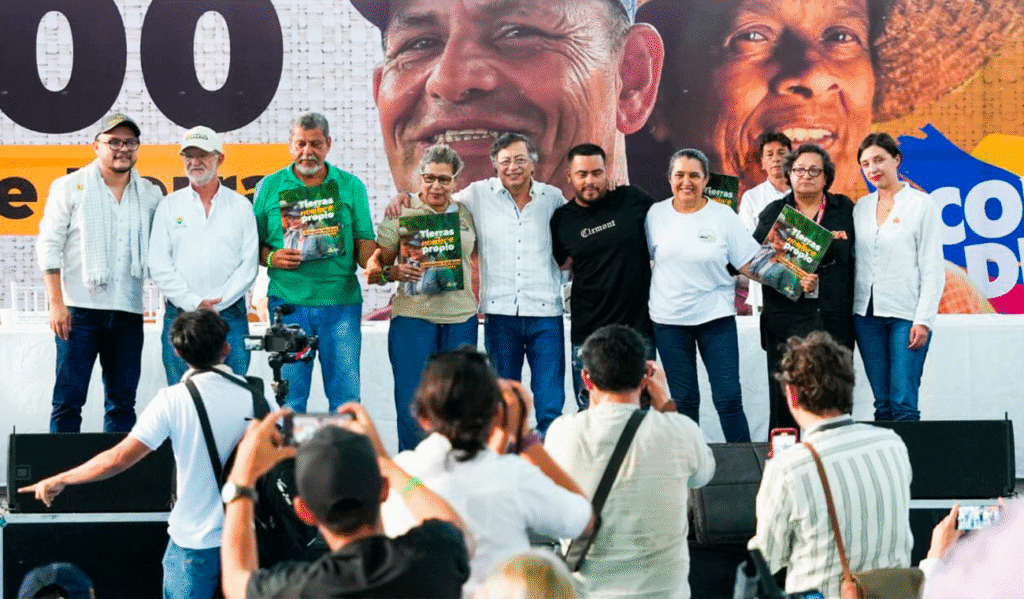 En total, fueron 11 municipios de seis departamentos los que se beneficiaron con la entrega de tierras.