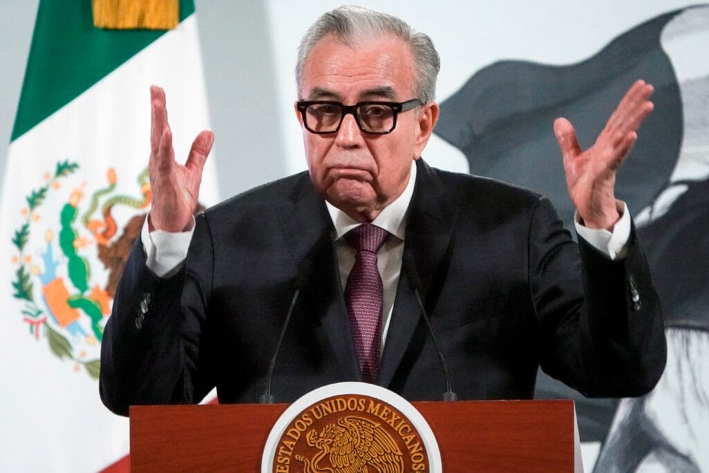 Rubén Rocha denuncia un intento de robo a la camioneta en la que viajaba su nieta en Culiacán