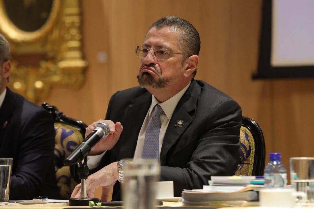 El Congreso costarricense opta por mantener el fuero del presidente Rodrigo Chaves pese a acusaciones de corrupción