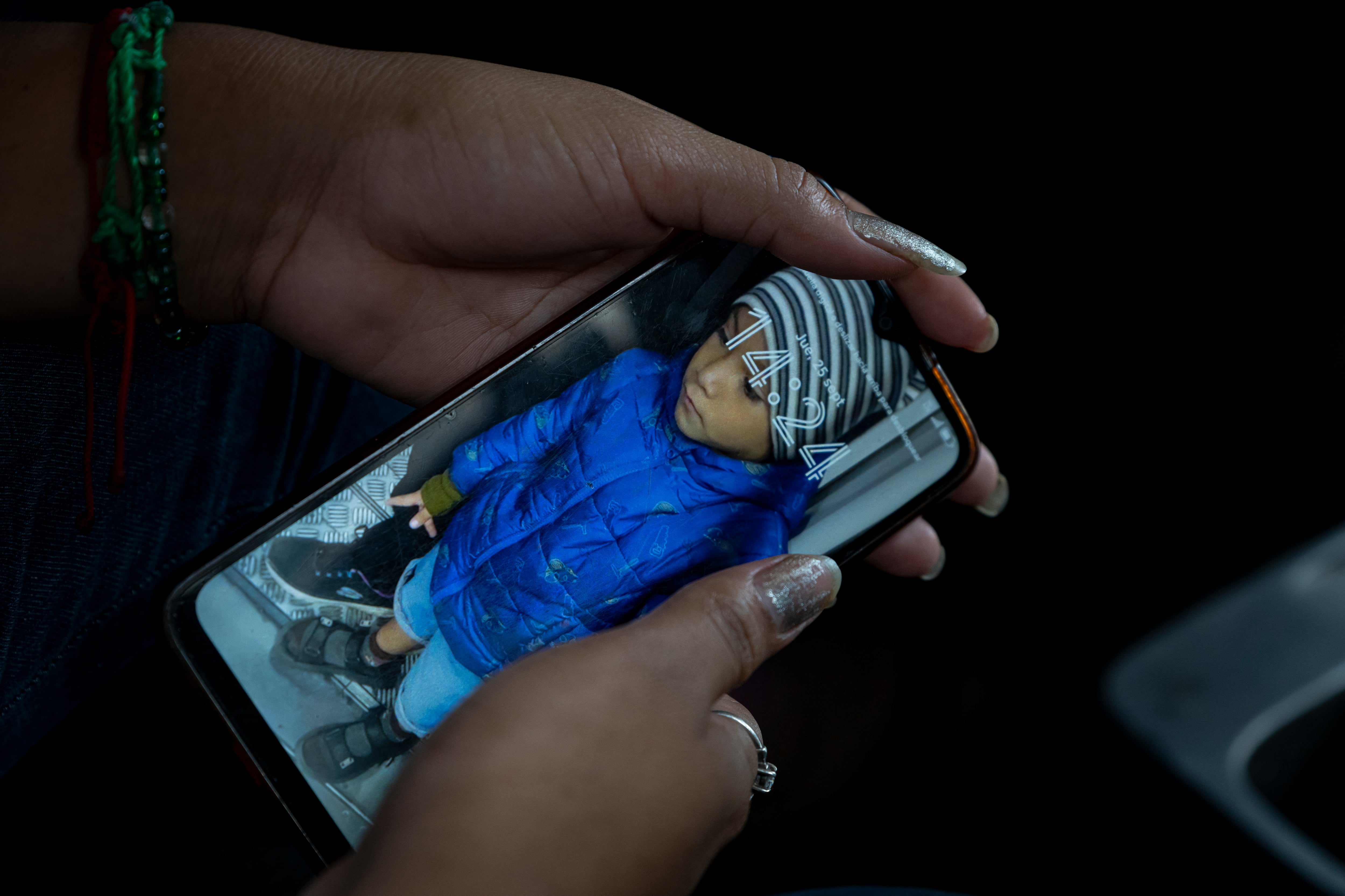 Una foto de Ezequiel en el celular de su madre.