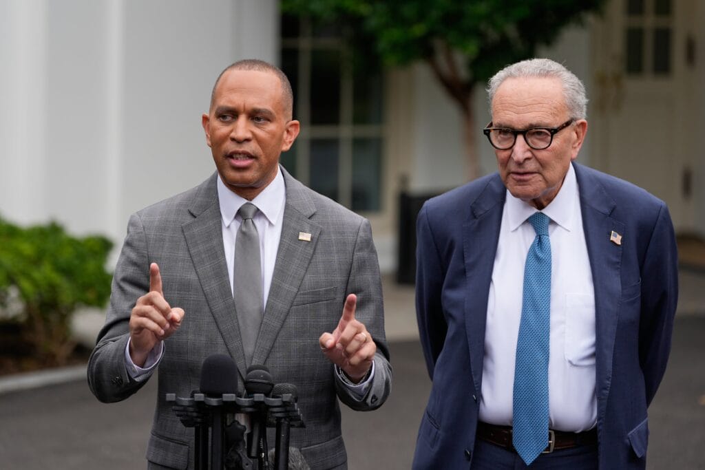 EE UU se asoma al abismo del cierre del Gobierno tras una infructuosa reunión entre Trump y los líderes demócratas