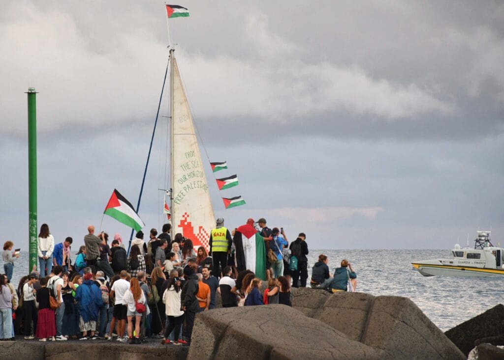 Puertos, sindicatos, médicos y hasta un arzobispo se movilizan en Italia por la flotilla de Gaza