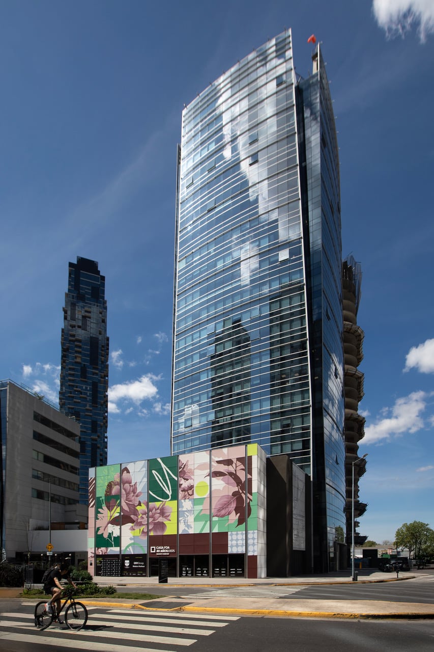 El evento se realiza en el Distrito Madero Harbour, un complejo de usos mixtos con torres, oficinas, restaurantes y el único helipuerto en altura de la ciudad