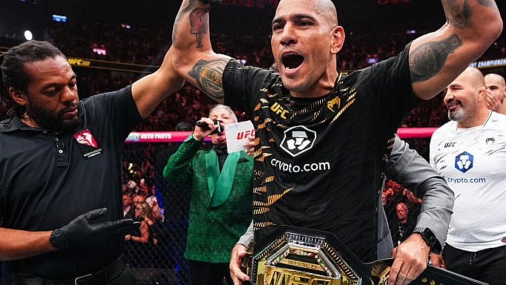 Alex Pereira noquea en 80 segundos a Ankalaev y recupera el cinturón de peso semipesado de la UFC