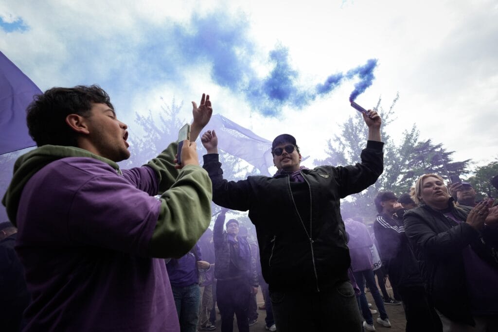 Milei celebra un recital de rock ante 15.000 personas para salvar la campaña electoral