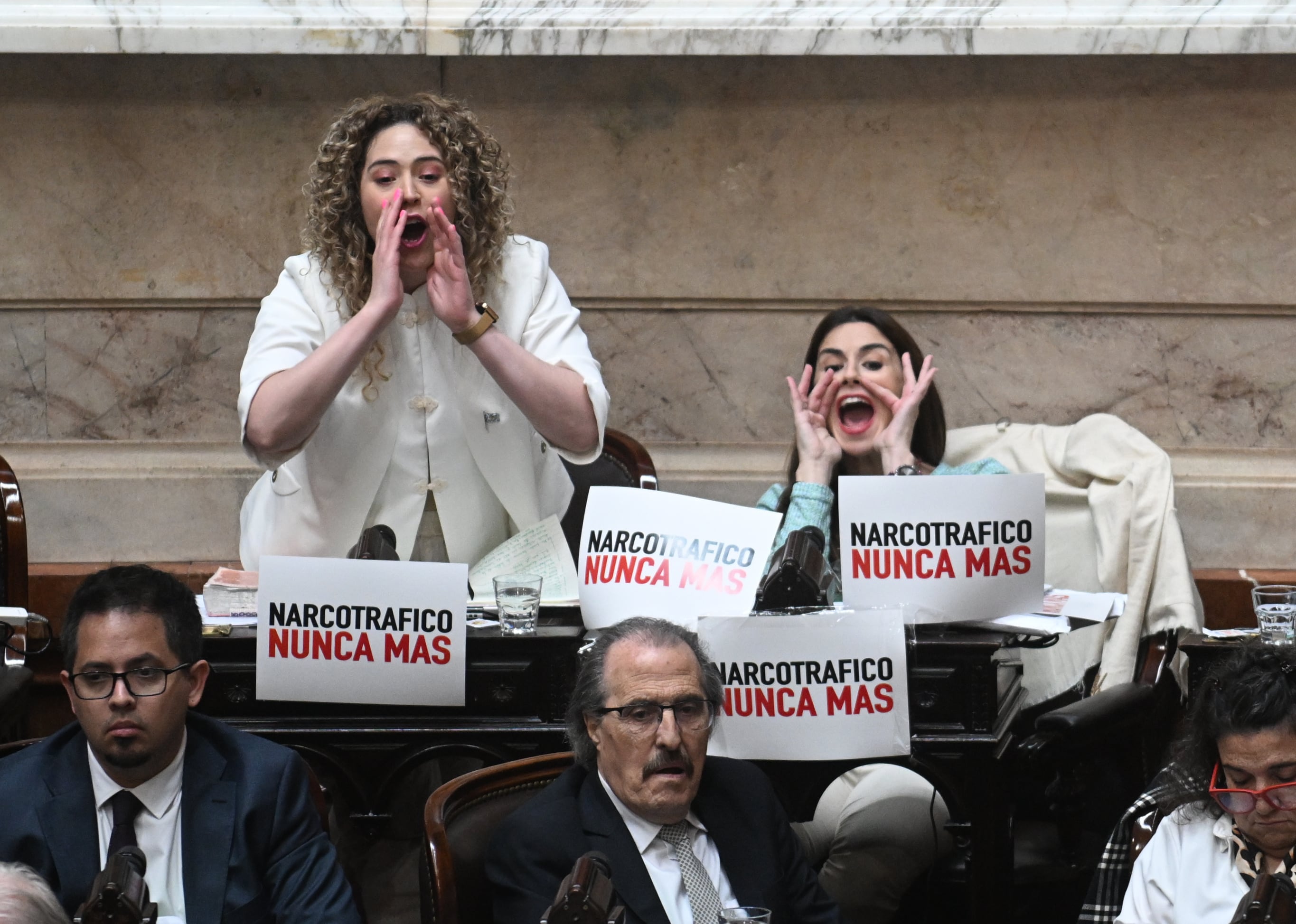 Pagano junto a su compañera de banca, Lourdes Arrieta, durante la sesión de esta tarde (Maximiliano Luna)