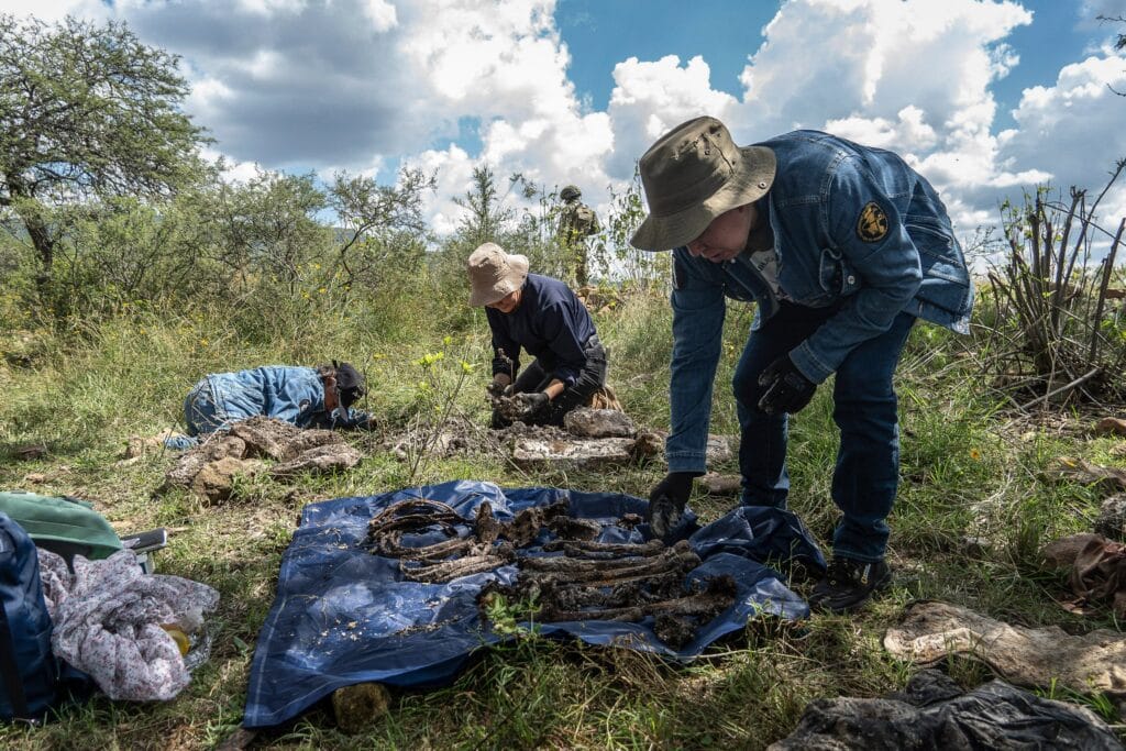 Dos días de búsqueda y el hallazgo de restos de al menos 10 personas en seis fosas en Zacatecas