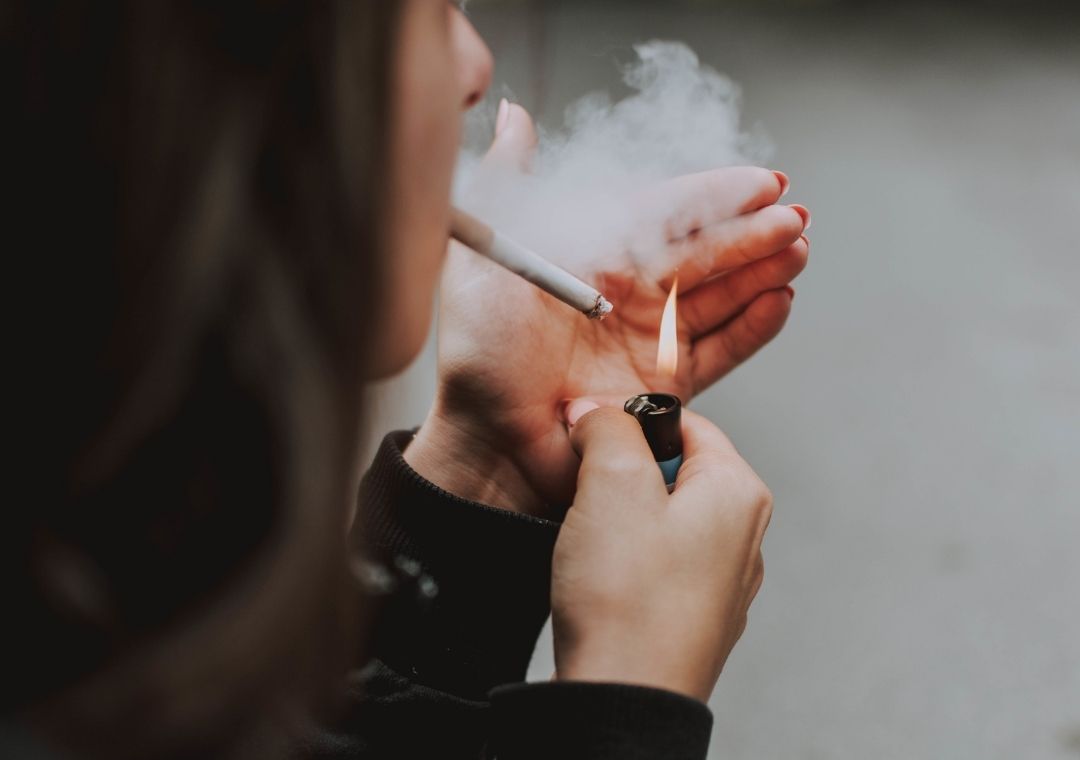 Fumar en balcones está prohibido