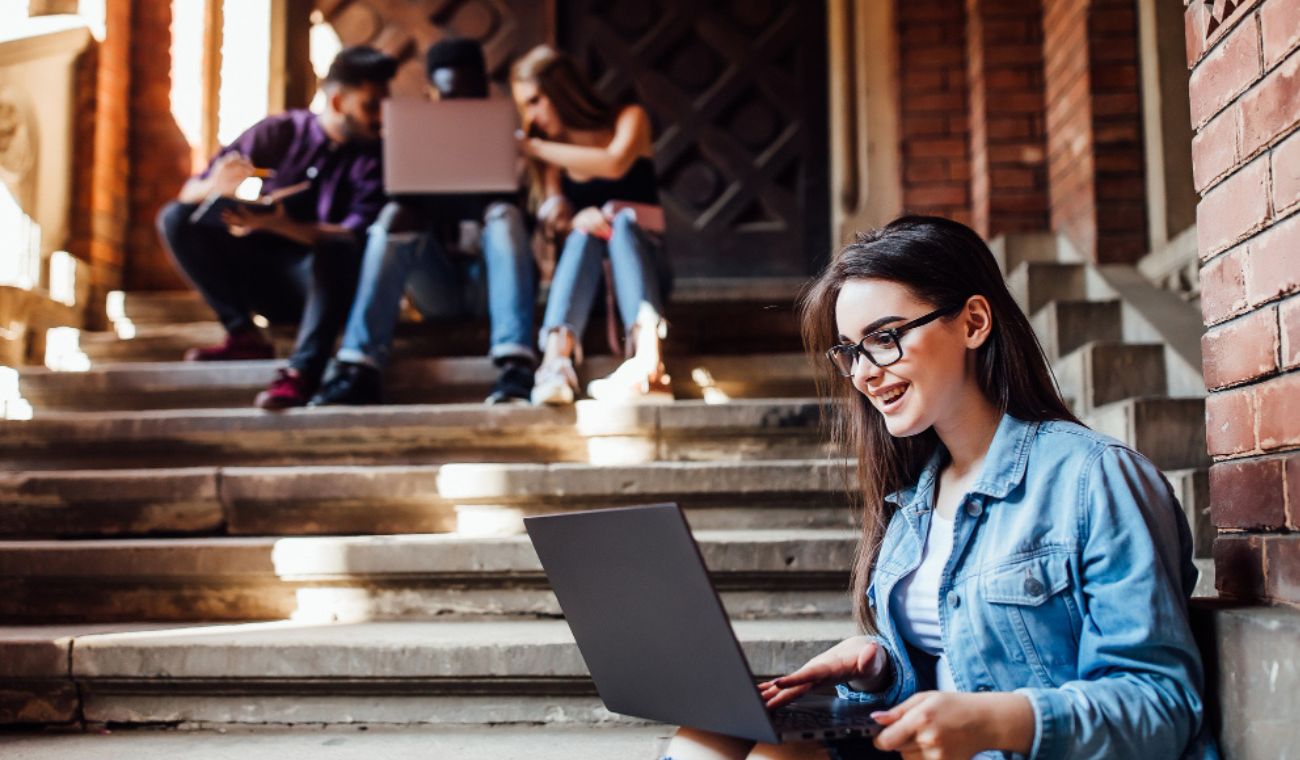Esta integración busca fortalecer la permanencia estudiantil y asegurar que los beneficiarios puedan continuar su proceso educativo