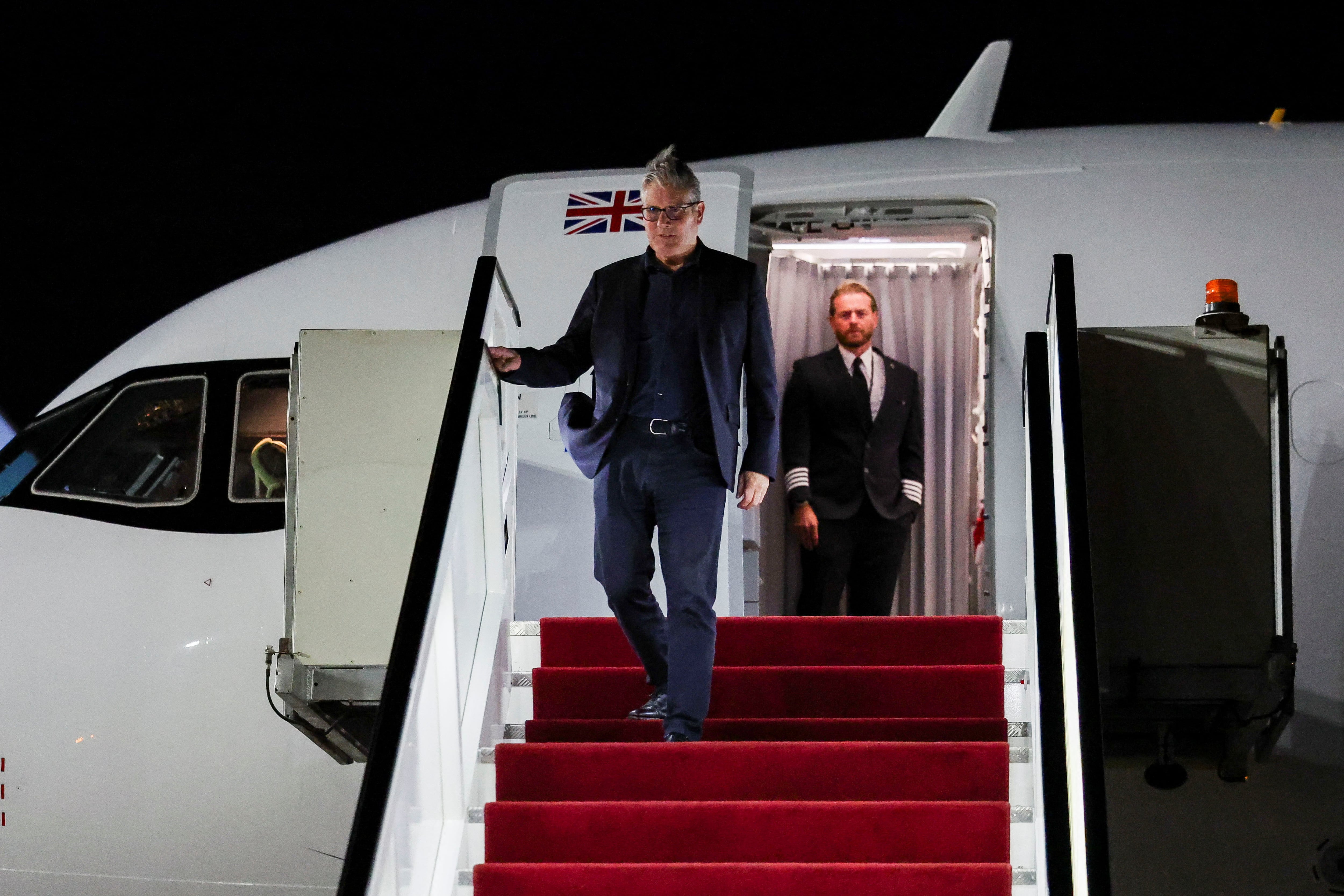 Starmer llegó este domingo a Egipto para participar el lunes de la cumbre por la paz en Gaza (REUTERS/Suzanne Plunkett)