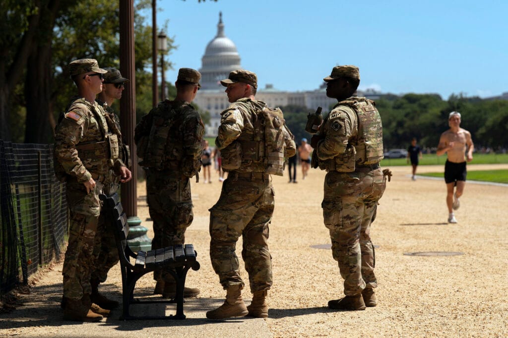 La Administración Trump registra el menor número de llegadas migratorias desde la pandemia con medidas restrictivas y uso de la Guardia Nacional
