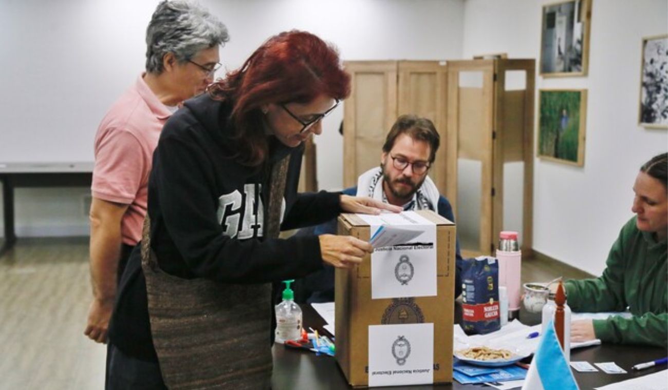Para ejercer el voto, los jóvenes de 14 a 17 años deberán presentar su tarjeta de identidad azul biométrica