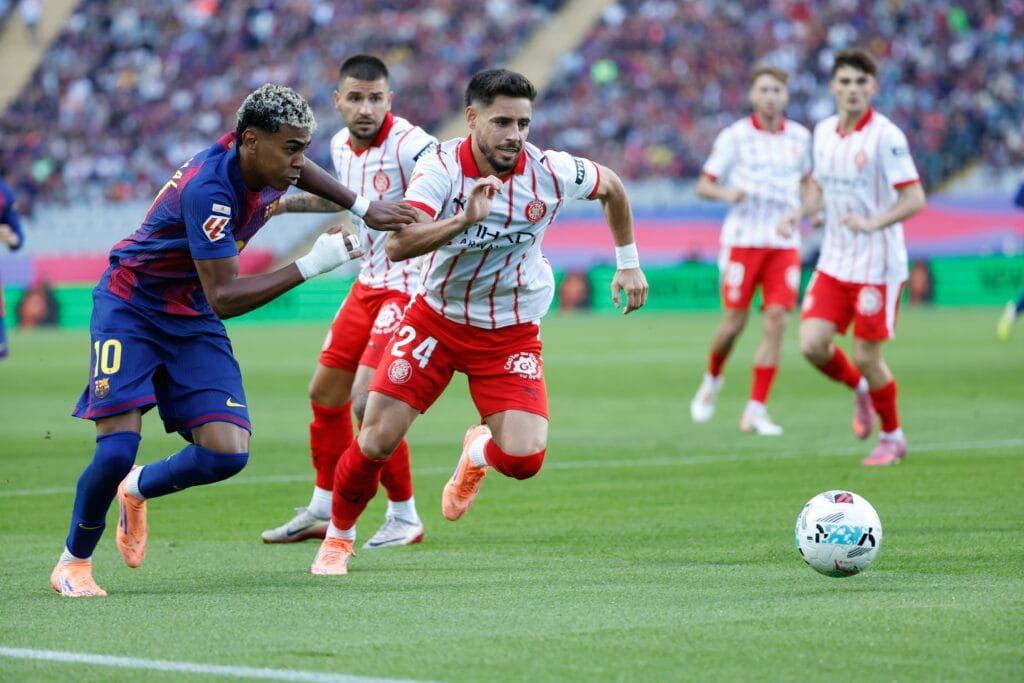 Barcelona - Girona en directo | Araujo le da la victoria al Barça ante en el último minuto (2-1)