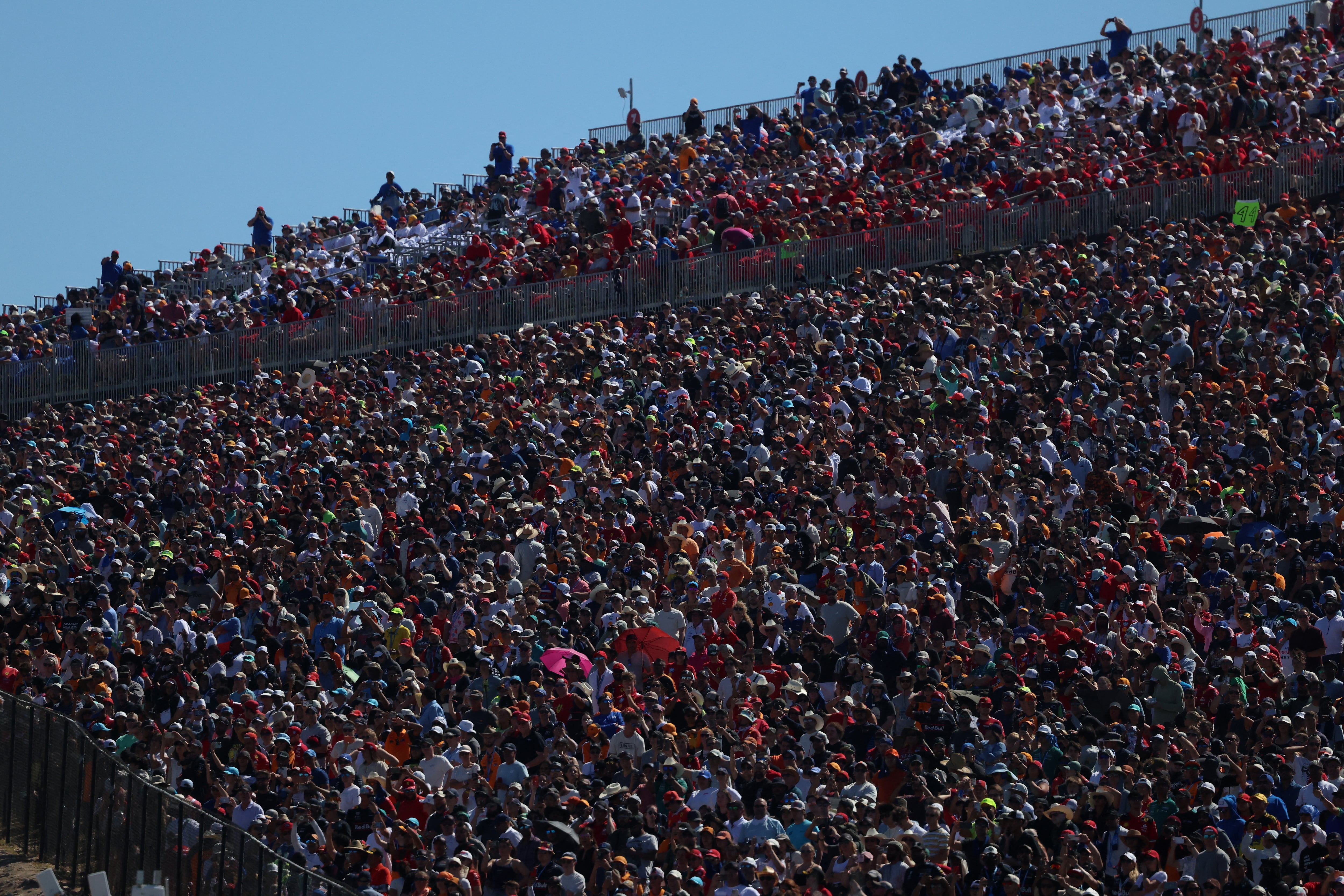 Las gradas de COTA están repletas de público (REUTERS/Evelyn Hockstein)