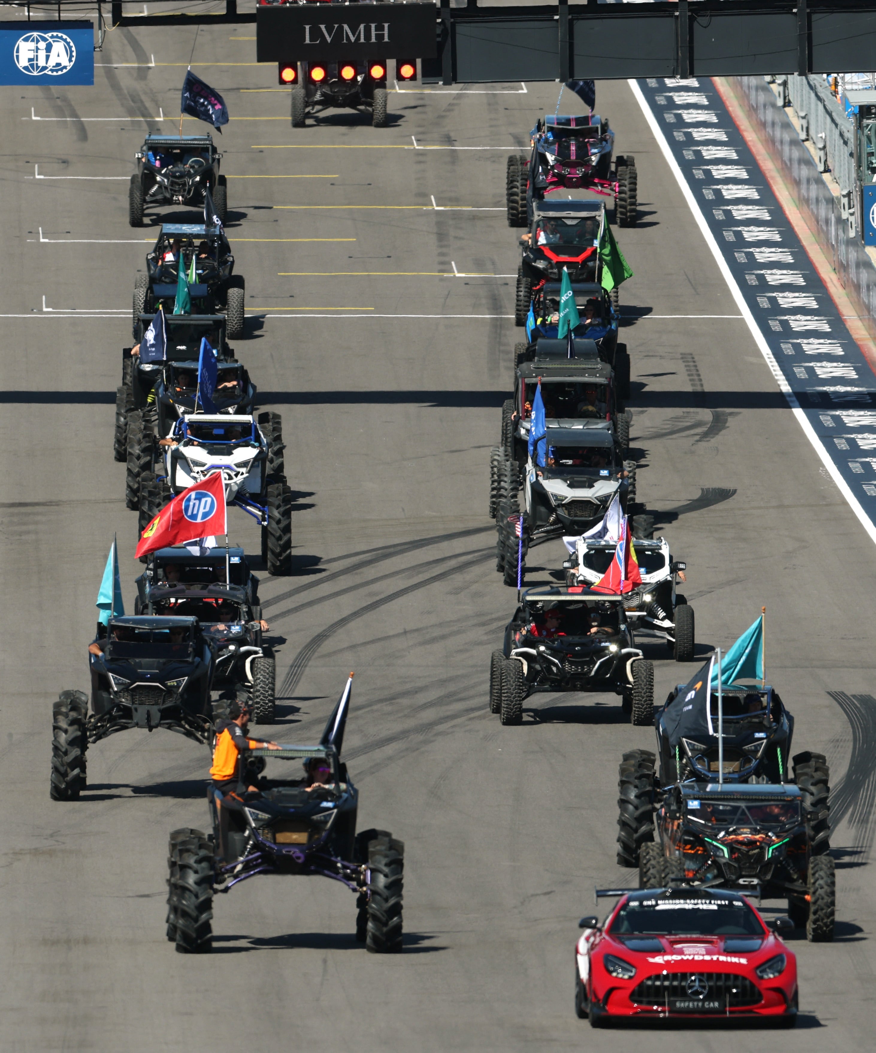 El peculiar desfile de pilotos en COTA (REUTERS/Mike Segar)