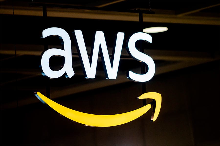 AWS normaliza servicios tras “problema operativo” que provocó caídas masivas en apps y webs