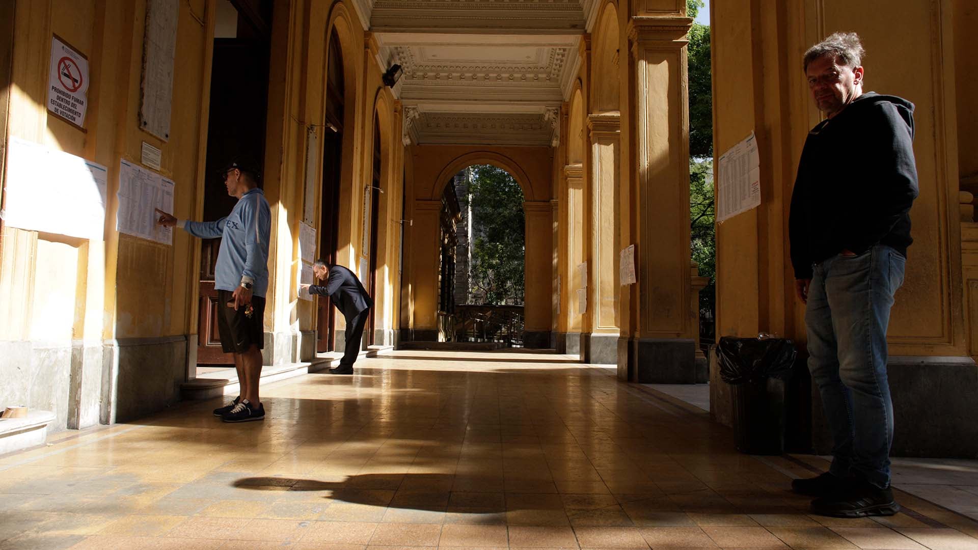 El voto para residentes en el extranjero es optativo y requiere inscripción previa en el padrón electoral (Crédito: Roberto Almeida)