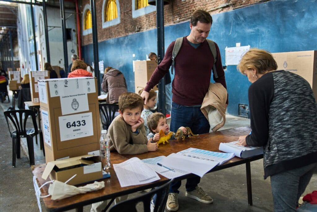 Elecciones legislativas en Argentina 2025, en vivo | Cierran los colegios electorales y comienza el conteo de votos