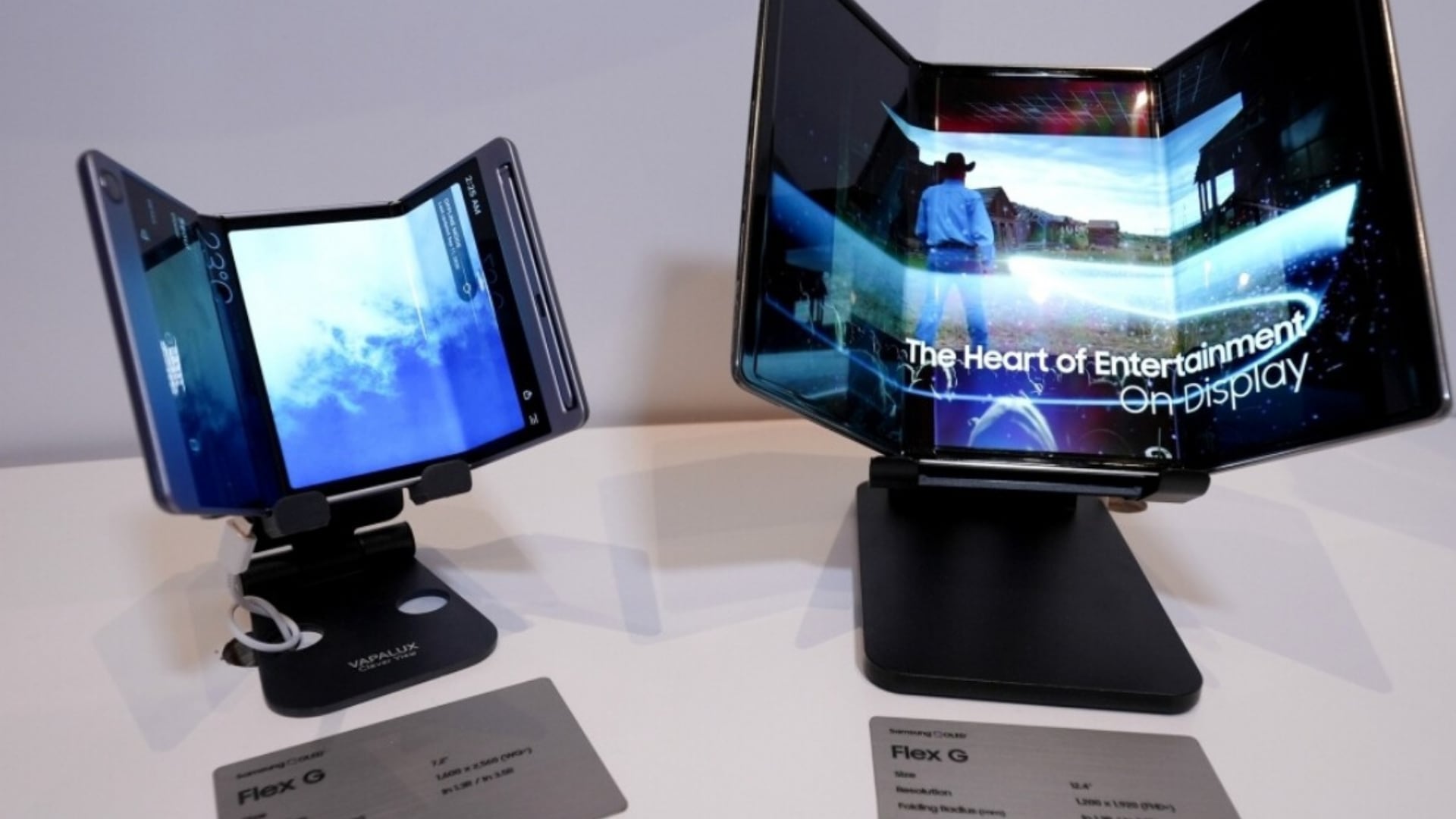 La interfaz ha sido rediseñada para aprovechar el potencial de sus tres pantallas.(Samsung Electronics)