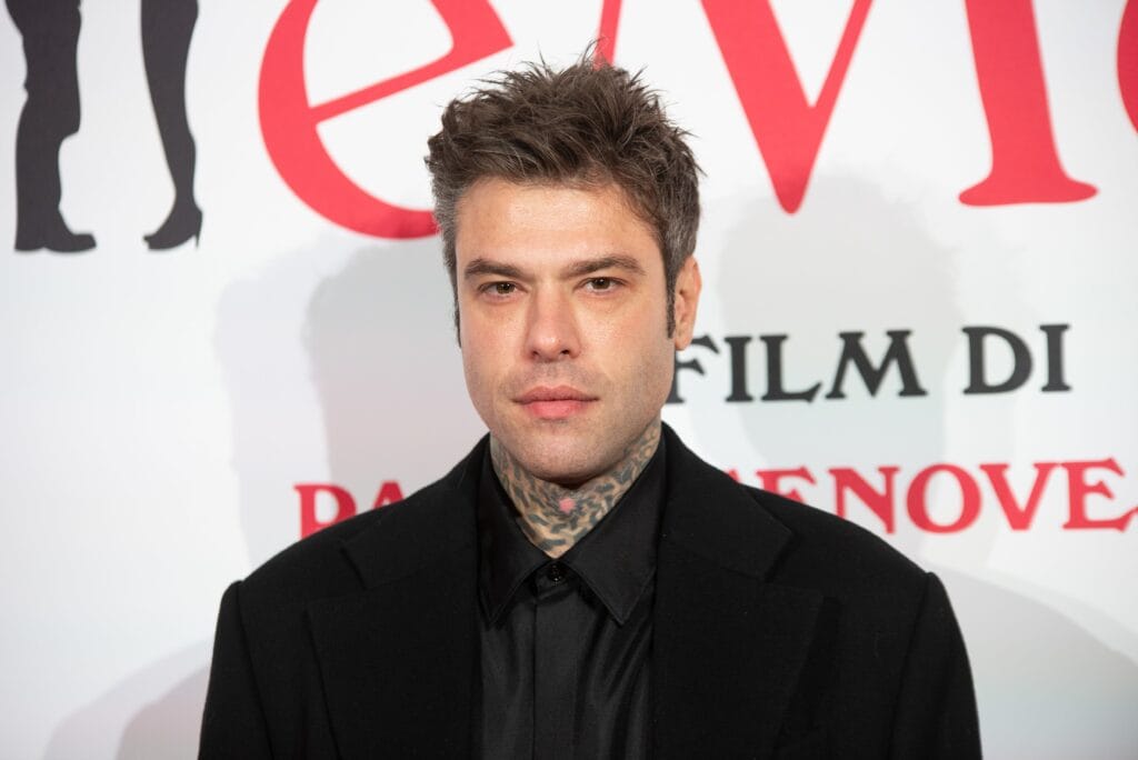 Fedez repasa los capítulos más difíciles de su vida en su biografía: del ‘Pandoro Gate’ de Chiara Ferragni a sus problemas conyugales y su cáncer