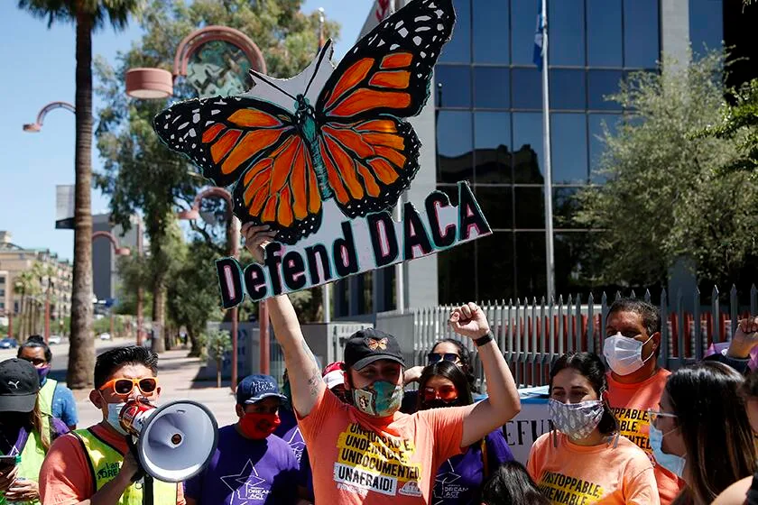 Gobierno de EE. UU. reabrirá inscripciones para DACA mientras mitad de arrestados por ICE carecen de antecedentes