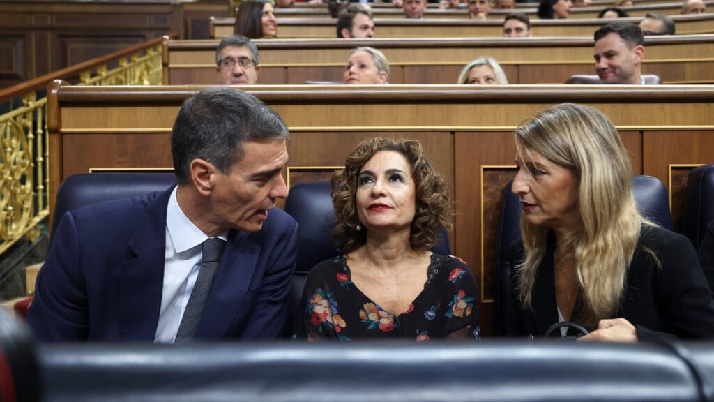 Pedro Sánchez, María Jesús Montero y Yolanda Díaz, esta semana en la sesión de control en el Congreso.