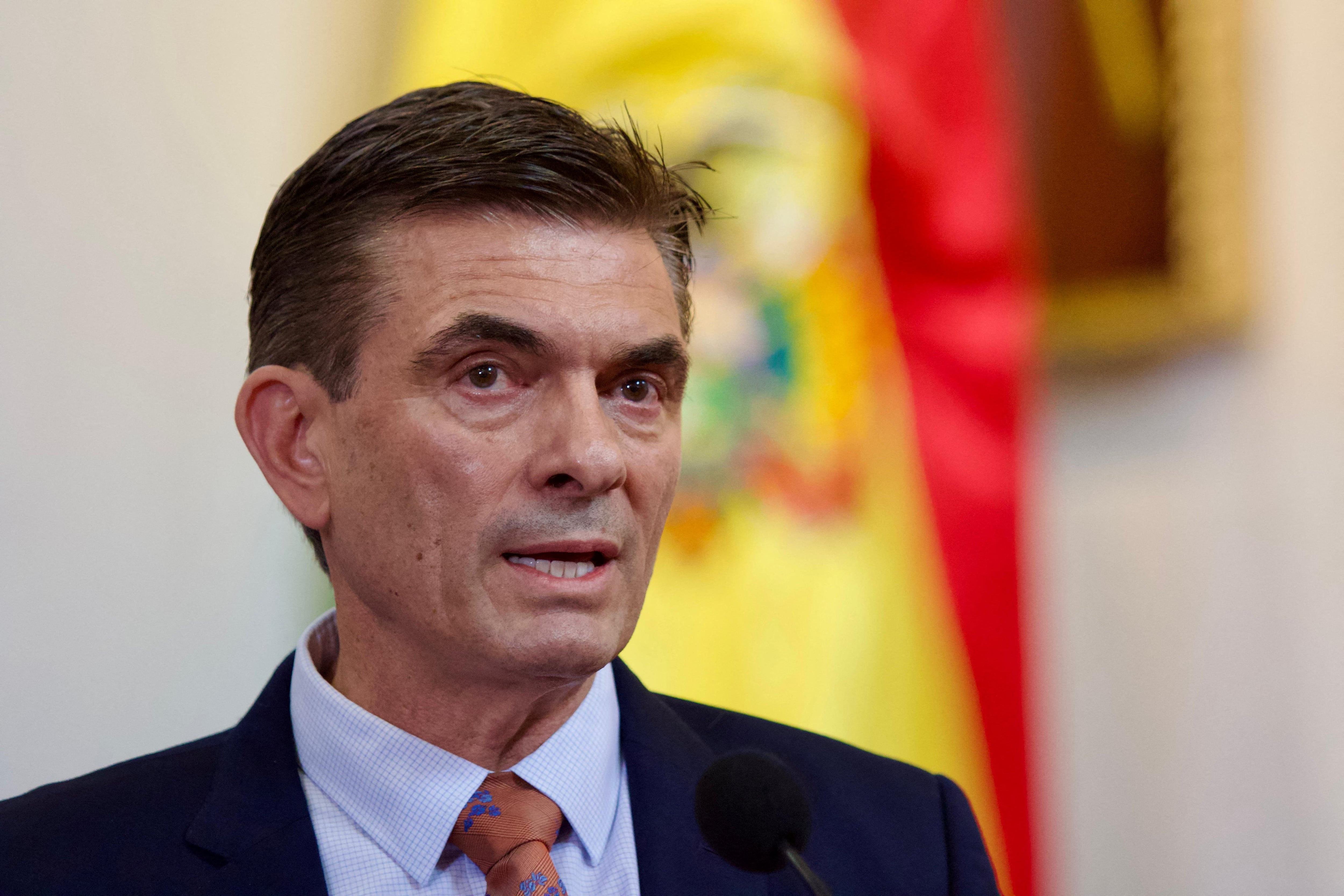 El presidente electo de Bolivia, Rodrigo Paz, pronuncia un discurso tras recibir sus credenciales del Tribunal Electoral en la Casa de la Libertad en Sucre, Bolivia (REUTERS)