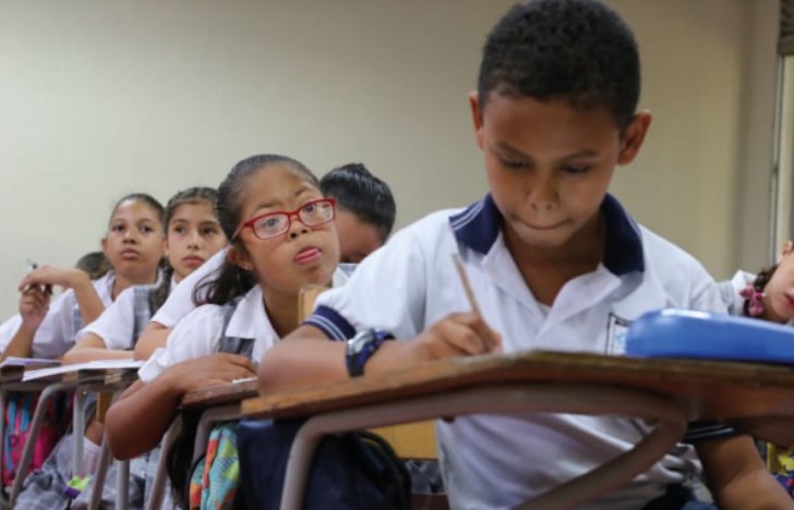 El trámite de matrícula exige documentos como tarjeta de identidad, registro civil, certificados de calificaciones y afiliación a EPS o Sisbén - crédito Secretaría de Educación